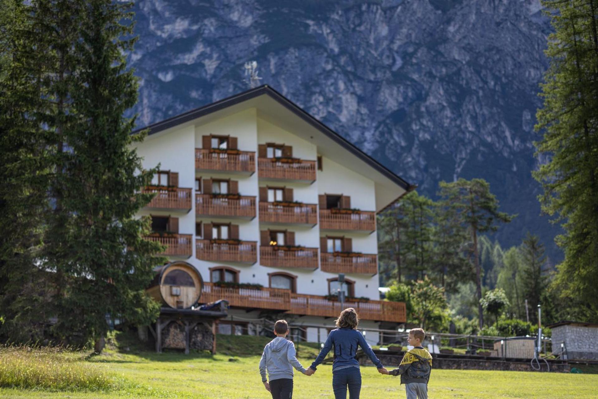 Hotel Il Cardo San Vito di Cadore Exteriör bild