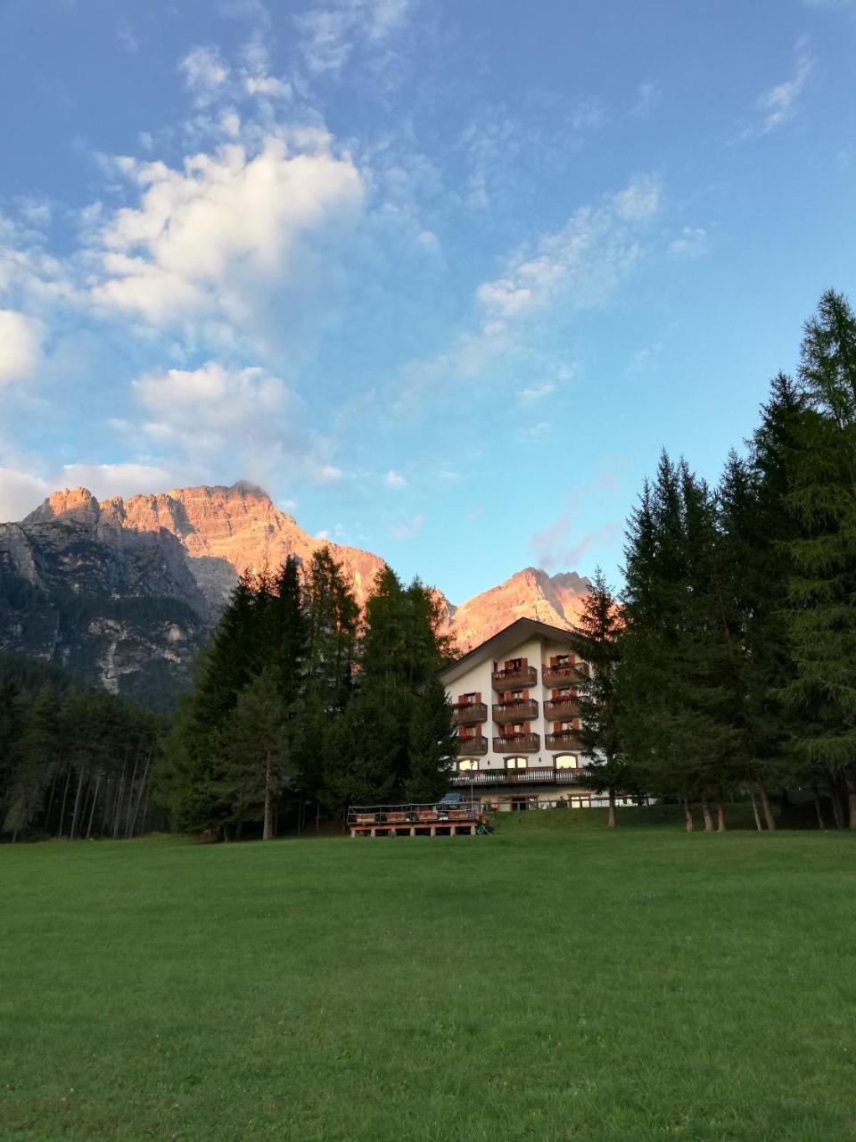 Hotel Il Cardo San Vito di Cadore Exteriör bild